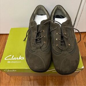 Clarks In Motion Womens 11 W Wide Olive NUBK Suede Lace Up Walking Hiking Shoes